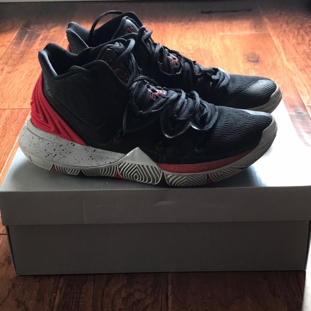 Kyrie 5  - Nike